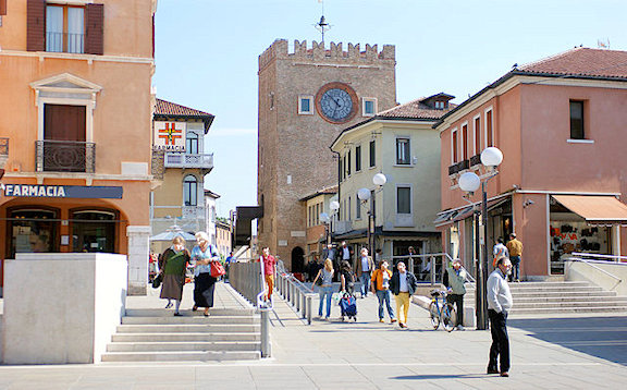 piazza del centro Italia